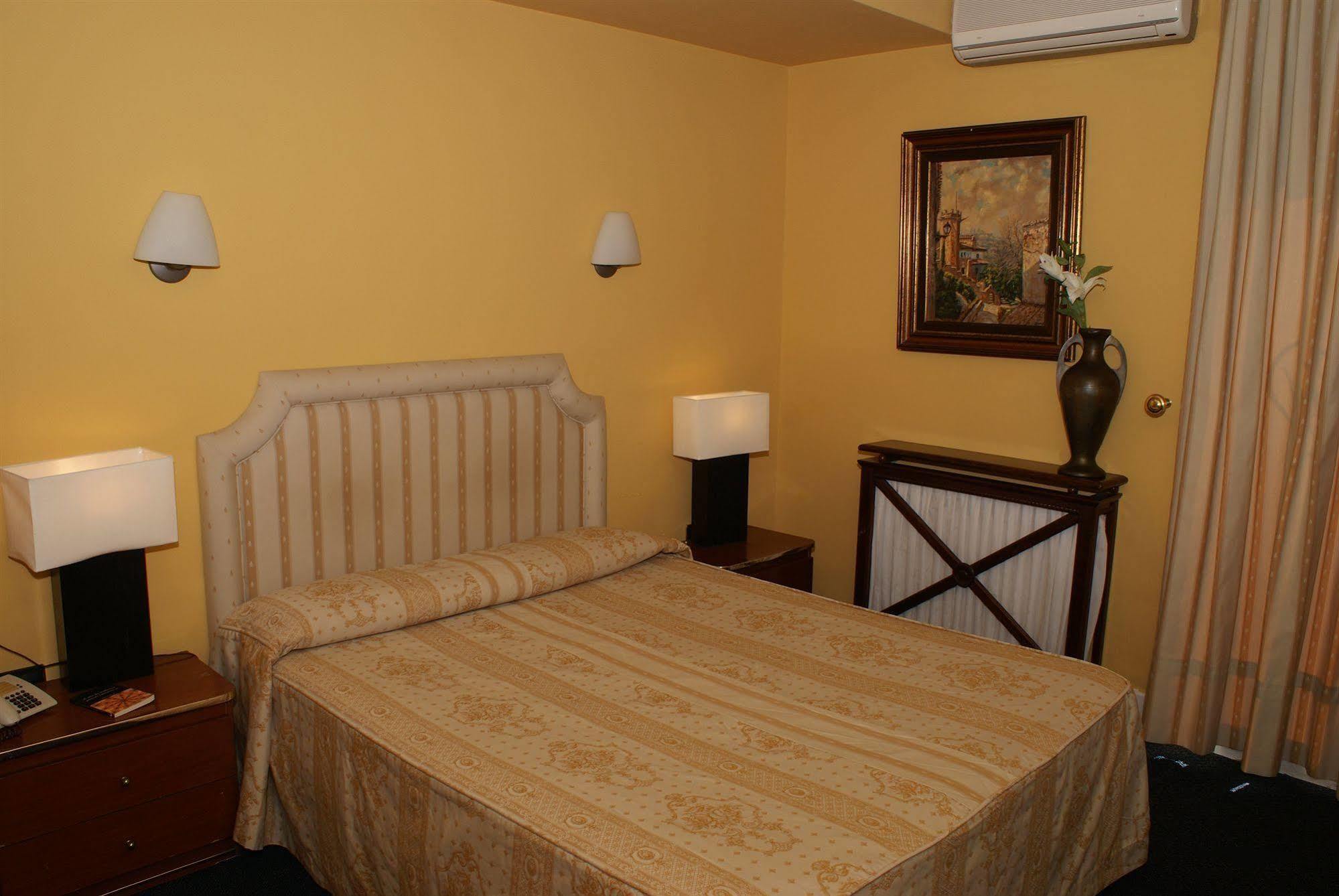 Hotel Marixa La Guardia Extérieur photo